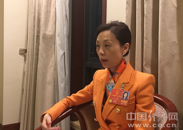 兩會(huì)代表委員熱議新能源汽車(chē)高增長(zhǎng)的“絆腳石”